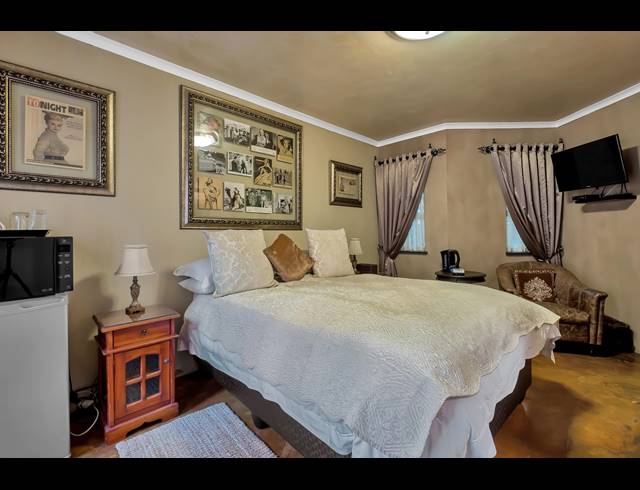 1,100M² GUESTHOUSE FOR SALE IN FERNDALE